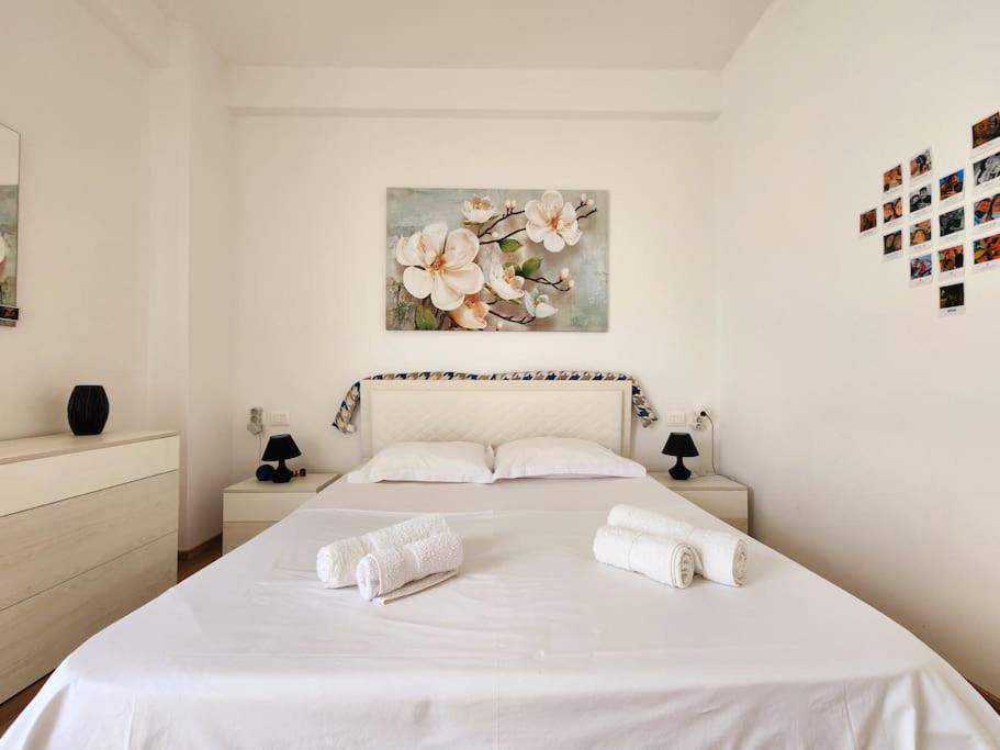 Central Deluxe Inn For Three 24H Check In Tirana Exterior photo